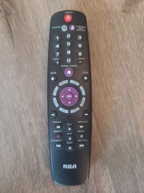 RCA RCR002RWDZ 2-Device Universal Remote - Streaming- Black - Tested And Working